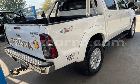 Nunua Ilio tumika Toyota Hilux Nyeupe Gari ndani ya Maputo nchini Maputo Nunua Ilio tumika Toyota Hilux Nyeupe Gari ndani ya Maputo nchini Maputo