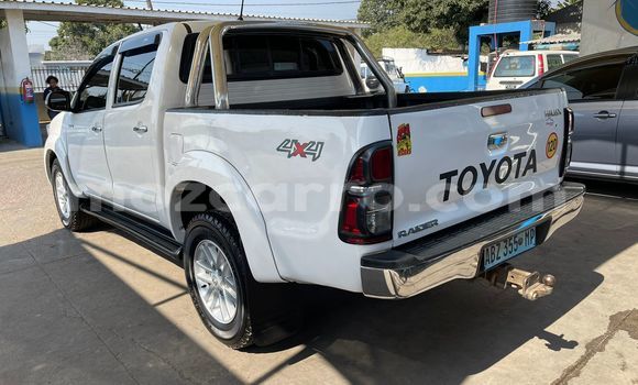 Nunua Ilio tumika Toyota Hilux Nyeupe Gari ndani ya Maputo nchini Maputo Nunua Ilio tumika Toyota Hilux Nyeupe Gari ndani ya Maputo nchini Maputo