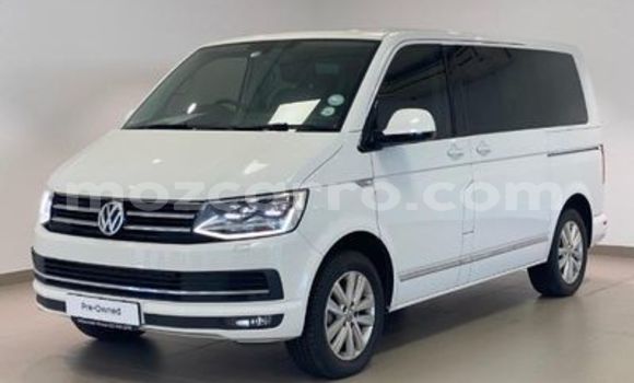 Nunua Ilio tumika Volkswagen Caravelle Nyeupe Gari ndani ya Maputo nchini Maputo