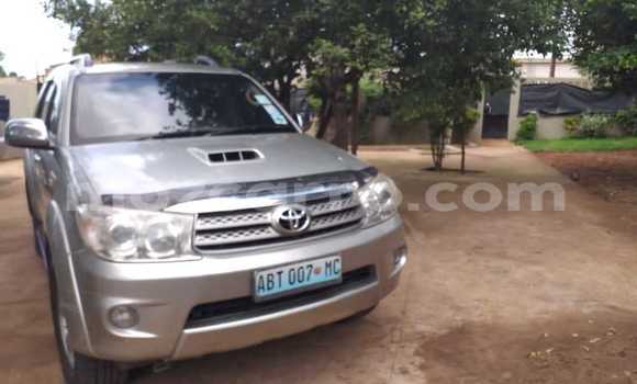 Nunua Ilio tumika Toyota Fortuner Nyingine Gari ndani ya Maputo nchini Maputo Nunua Ilio tumika Toyota Fortuner Nyingine Gari ndani ya Maputo nchini Maputo