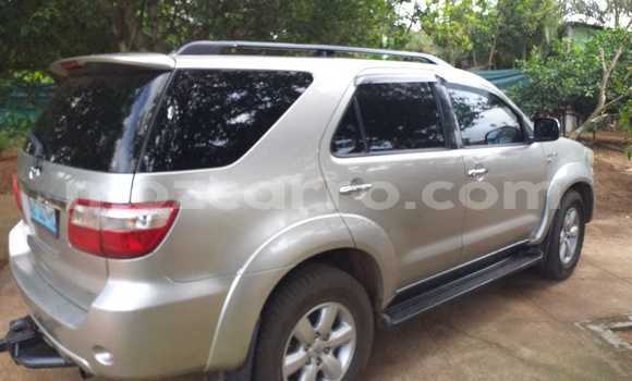 Nunua Ilio tumika Toyota Fortuner Nyingine Gari ndani ya Maputo nchini Maputo Nunua Ilio tumika Toyota Fortuner Nyingine Gari ndani ya Maputo nchini Maputo