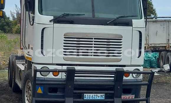 Comprar Usado Bedford CFS Branco Carro em Maputo em Maputo