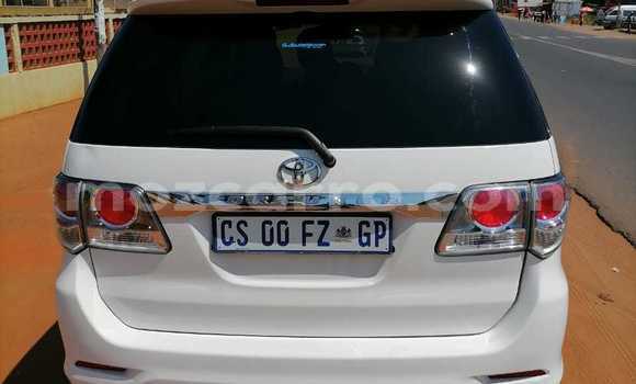 Nunua Ilio tumika Toyota Fortuner Nyeupe Gari ndani ya Maputo nchini Maputo Nunua Ilio tumika Toyota Fortuner Nyeupe Gari ndani ya Maputo nchini Maputo