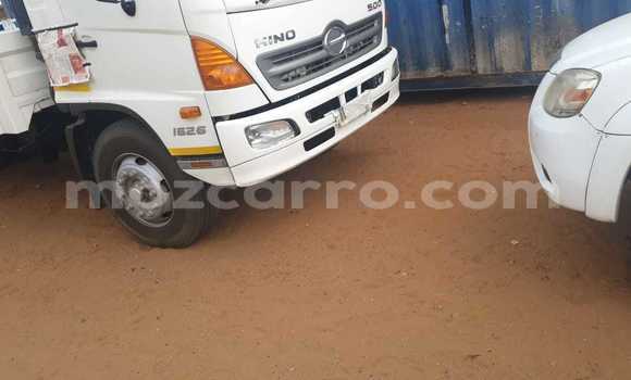 Nunua Ilio tumika Toyota Hilux Nyeupe Gari ndani ya Maputo nchini Maputo Nunua Ilio tumika Toyota Hilux Nyeupe Gari ndani ya Maputo nchini Maputo