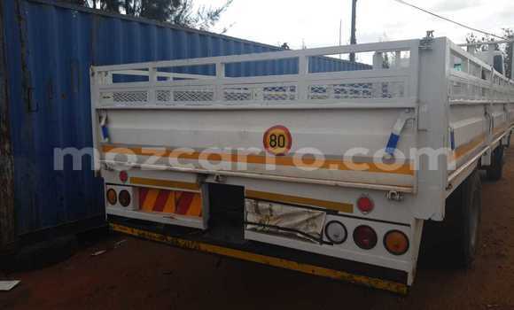 Nunua Ilio tumika Toyota Hilux Nyeupe Gari ndani ya Maputo nchini Maputo Nunua Ilio tumika Toyota Hilux Nyeupe Gari ndani ya Maputo nchini Maputo