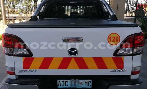 Nunua Ilio tumika Mazda BT-50 Nyeupe Gari ndani ya Maputo nchini Maputo Nunua Ilio tumika Mazda BT-50 Nyeupe Gari ndani ya Maputo nchini Maputo