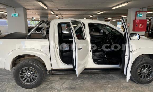 Comprar Usado Toyota Hilux Branco Carro em Maputo em Maputo