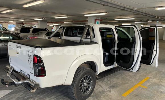 Nunua Ilio tumika Toyota Hilux Nyeupe Gari ndani ya Maputo nchini Maputo Nunua Ilio tumika Toyota Hilux Nyeupe Gari ndani ya Maputo nchini Maputo