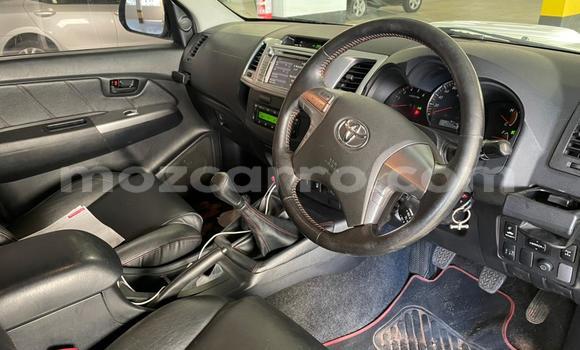 Nunua Ilio tumika Toyota Hilux Nyeupe Gari ndani ya Maputo nchini Maputo Nunua Ilio tumika Toyota Hilux Nyeupe Gari ndani ya Maputo nchini Maputo