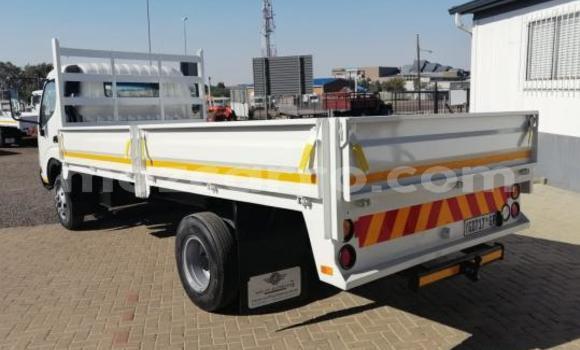 Comprar Usado Toyota Dyna Branco Caminhão em Maputo em Maputo Comprar Usado Toyota Dyna Branco Caminhão em Maputo em Maputo