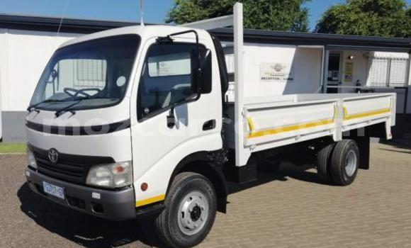 Comprar Usado Toyota Dyna Branco Caminhão em Maputo em Maputo Comprar Usado Toyota Dyna Branco Caminhão em Maputo em Maputo