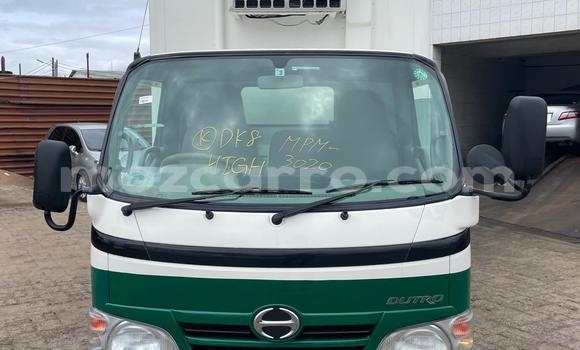 Nunua Ilio tumika Toyota Hilux Nyeupe Gari ndani ya Maputo nchini Maputo Nunua Ilio tumika Toyota Hilux Nyeupe Gari ndani ya Maputo nchini Maputo