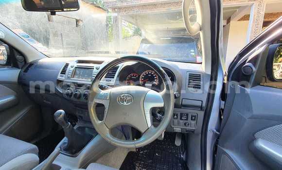 Comprar Usado Toyota Hilux Prata Carro em Maputo em Maputo Comprar Usado Toyota Hilux Prata Carro em Maputo em Maputo