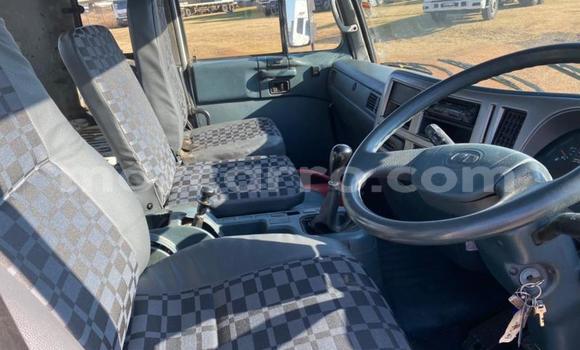 Comprar Usado Nissan UD Branco Caminhão em Chibuto em Gaza Comprar Usado Nissan UD Branco Caminhão em Chibuto em Gaza