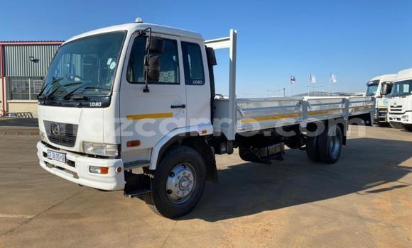 Comprar Usado Nissan UD Branco Caminhão em Chibuto em Gaza Comprar Usado Nissan UD Branco Caminhão em Chibuto em Gaza