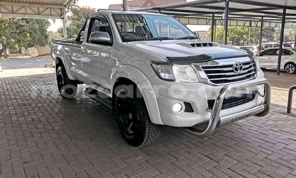 Comprar Usado Toyota Hilux Branco Carro em Beira em Sofala Comprar Usado Toyota Hilux Branco Carro em Beira em Sofala