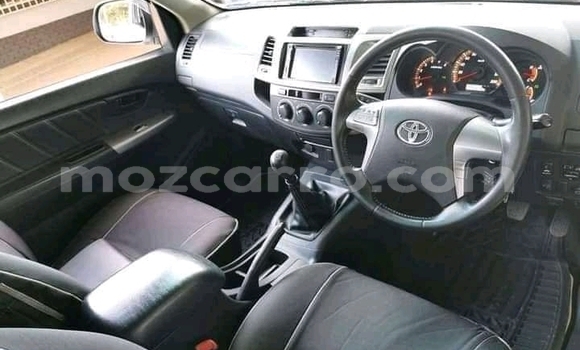 Comprar Usado Toyota Hilux Branco Carro em Beira em Sofala Comprar Usado Toyota Hilux Branco Carro em Beira em Sofala
