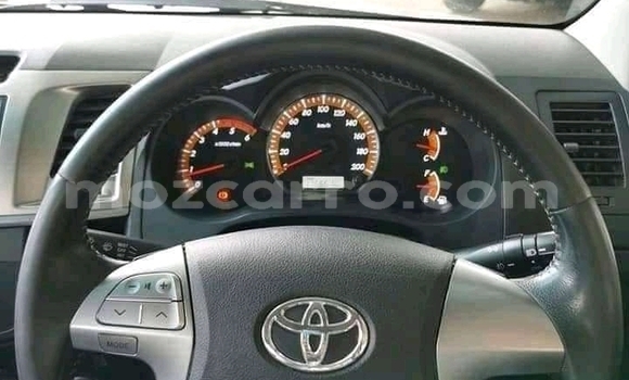 Comprar Usado Toyota Hilux Branco Carro em Beira em Sofala Comprar Usado Toyota Hilux Branco Carro em Beira em Sofala