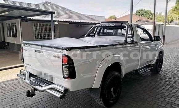Comprar Usado Toyota Hilux Branco Carro em Beira em Sofala Comprar Usado Toyota Hilux Branco Carro em Beira em Sofala