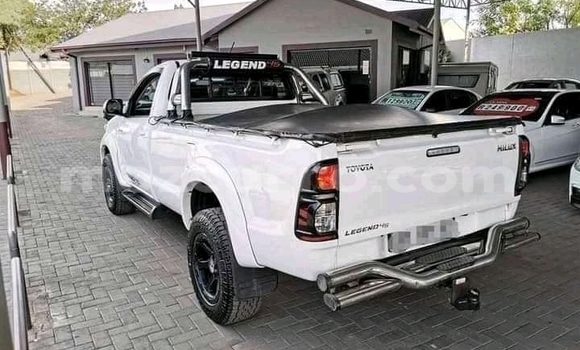 Comprar Usado Toyota Hilux Branco Carro em Beira em Sofala Comprar Usado Toyota Hilux Branco Carro em Beira em Sofala