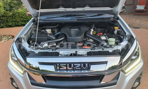 Comprar Usado Isuzu D-MAX Prata Carro em Chifunde em Tete Comprar Usado Isuzu D-MAX Prata Carro em Chifunde em Tete