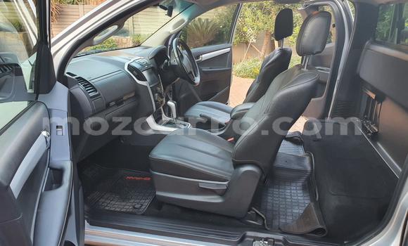 Comprar Usado Isuzu D-MAX Prata Carro em Chifunde em Tete Comprar Usado Isuzu D-MAX Prata Carro em Chifunde em Tete