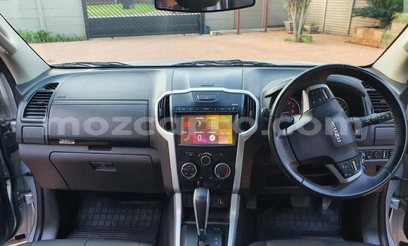 Comprar Usado Isuzu D-MAX Prata Carro em Chifunde em Tete Comprar Usado Isuzu D-MAX Prata Carro em Chifunde em Tete