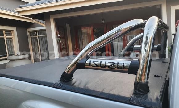 Comprar Usado Isuzu D-MAX Prata Carro em Chifunde em Tete Comprar Usado Isuzu D-MAX Prata Carro em Chifunde em Tete