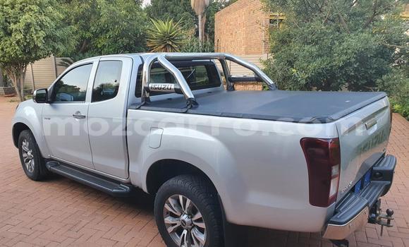 Comprar Usado Isuzu D-MAX Prata Carro em Chifunde em Tete Comprar Usado Isuzu D-MAX Prata Carro em Chifunde em Tete