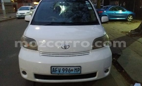 Buy Used Toyota Porte White Car in Maputo in Maputo