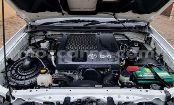 Tenga Tsaru Toyota Hilux Chena Mota in Angoche in Nampula Tenga Tsaru Toyota Hilux Chena Mota in Angoche in Nampula