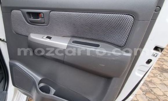 Tenga Tsaru Toyota Hilux Chena Mota in Angoche in Nampula Tenga Tsaru Toyota Hilux Chena Mota in Angoche in Nampula