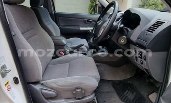 Tenga Tsaru Toyota Hilux Chena Mota in Angoche in Nampula Tenga Tsaru Toyota Hilux Chena Mota in Angoche in Nampula