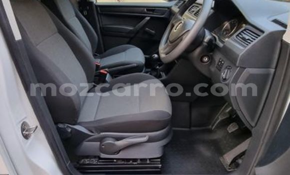 Tenga Tsaru Volkswagen Caddy Chena Mota in Inhaminga in Sofala Tenga Tsaru Volkswagen Caddy Chena Mota in Inhaminga in Sofala