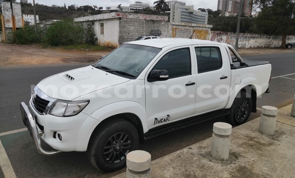 Nunua Ilio tumika Toyota Hilux Nyeupe Gari ndani ya Maputo nchini Maputo Nunua Ilio tumika Toyota Hilux Nyeupe Gari ndani ya Maputo nchini Maputo