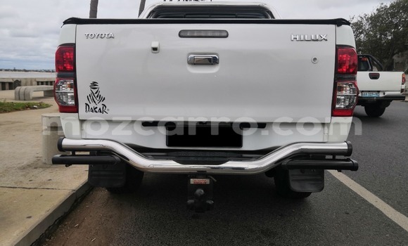 Nunua Ilio tumika Toyota Hilux Nyeupe Gari ndani ya Maputo nchini Maputo Nunua Ilio tumika Toyota Hilux Nyeupe Gari ndani ya Maputo nchini Maputo