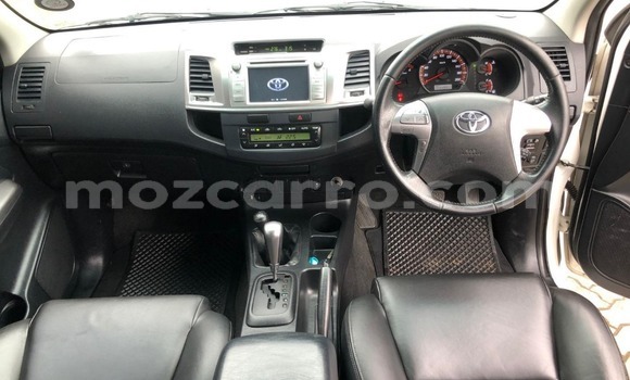 Nunua Ilio tumika Toyota Hilux Nyeupe Gari ndani ya Maputo nchini Maputo Nunua Ilio tumika Toyota Hilux Nyeupe Gari ndani ya Maputo nchini Maputo