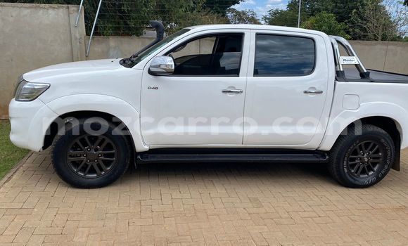 Nunua Ilio tumika Toyota Hilux Nyeupe Gari ndani ya Maputo nchini Maputo Nunua Ilio tumika Toyota Hilux Nyeupe Gari ndani ya Maputo nchini Maputo