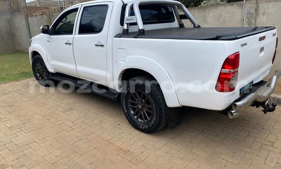 Nunua Ilio tumika Toyota Hilux Nyeupe Gari ndani ya Maputo nchini Maputo Nunua Ilio tumika Toyota Hilux Nyeupe Gari ndani ya Maputo nchini Maputo