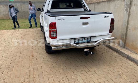 Nunua Ilio tumika Toyota Hilux Nyeupe Gari ndani ya Maputo nchini Maputo Nunua Ilio tumika Toyota Hilux Nyeupe Gari ndani ya Maputo nchini Maputo