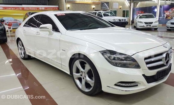 Buy Import Mercedes‒Benz 190 (W201) White Car in Import - Dubai in Cabo Delgado Buy Import Mercedes‒Benz 190 (W201) White Car in Import - Dubai in Cabo Delgado