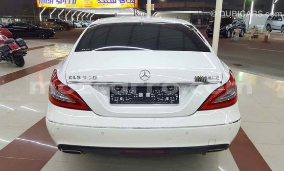 Buy Import Mercedes‒Benz 190 (W201) White Car in Import - Dubai in Cabo Delgado Buy Import Mercedes‒Benz 190 (W201) White Car in Import - Dubai in Cabo Delgado