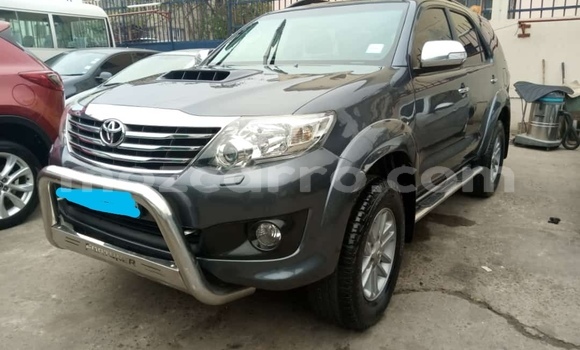 Nunua Ilio tumika Toyota Fortuner Fedha Gari ndani ya Maputo nchini Maputo Nunua Ilio tumika Toyota Fortuner Fedha Gari ndani ya Maputo nchini Maputo