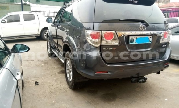 Nunua Ilio tumika Toyota Fortuner Fedha Gari ndani ya Maputo nchini Maputo Nunua Ilio tumika Toyota Fortuner Fedha Gari ndani ya Maputo nchini Maputo
