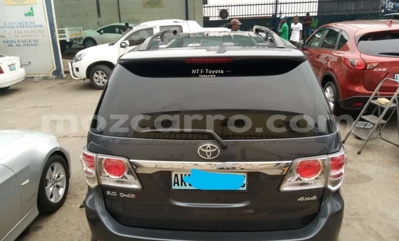 Nunua Ilio tumika Toyota Fortuner Fedha Gari ndani ya Maputo nchini Maputo Nunua Ilio tumika Toyota Fortuner Fedha Gari ndani ya Maputo nchini Maputo