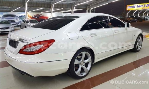 Buy Import Mercedes‒Benz 190 (W201) White Car in Import - Dubai in Cabo Delgado Buy Import Mercedes‒Benz 190 (W201) White Car in Import - Dubai in Cabo Delgado