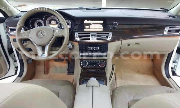 Buy Import Mercedes‒Benz 190 (W201) White Car in Import - Dubai in Cabo Delgado Buy Import Mercedes‒Benz 190 (W201) White Car in Import - Dubai in Cabo Delgado