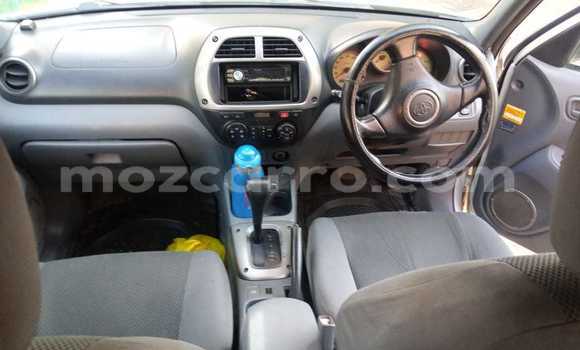 Nunua Ilio tumika Toyota RAV4 Nyeupe Gari ndani ya Maputo nchini Maputo Nunua Ilio tumika Toyota RAV4 Nyeupe Gari ndani ya Maputo nchini Maputo