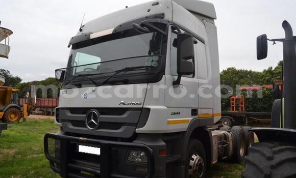 Comprar Usado Mercedes‒Benz 2644 Branco Caminhão em Maputo em Maputo Comprar Usado Mercedes‒Benz 2644 Branco Caminhão em Maputo em Maputo