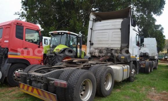 Comprar Usado Mercedes‒Benz 2644 Branco Caminhão em Maputo em Maputo Comprar Usado Mercedes‒Benz 2644 Branco Caminhão em Maputo em Maputo
